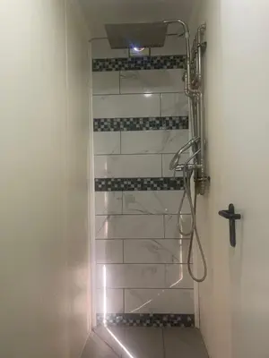 Ein Badezimmer in der Unterkunft Günstige ruhige Unterkunft