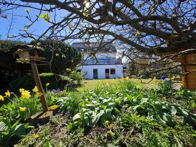 Ein Garten an der Unterkunft Im Rebennest - 3,5 ZKB mit Terasse und Garten an den Weinbergen