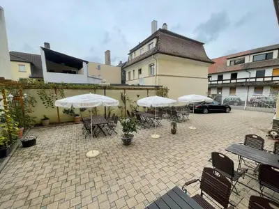 Das Gebäude in dem sich das Privatzimmer befindet