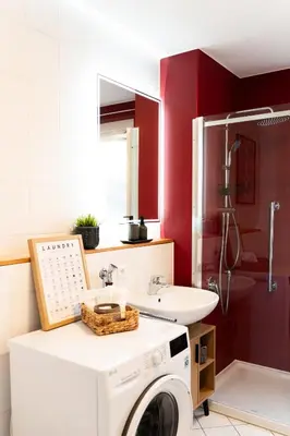 Ein Badezimmer in der Unterkunft LuBu Stay Central, Cozy, with Workspace and Parking