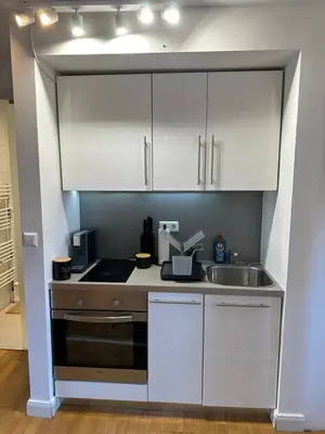 Küche/Küchenzeile in der Unterkunft BELLA - Business&Family Ap 16, 100m vom Konzerteingang Schloß, Parkplatz, SmartTV, Netflix, Waschmaschine, 24h Checkin, 46qm