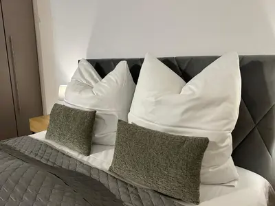 Ein Bett oder Betten in einem Zimmer der Unterkunft BELLA - Business&Family Ap 16, 100m vom Konzerteingang Schloß, Parkplatz, SmartTV, Netflix, Waschmaschine, 24h Checkin, 46qm