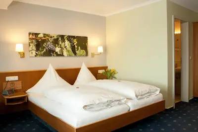Ein Bett oder Betten in einem Zimmer der Unterkunft Landhotel Zur Bretzel