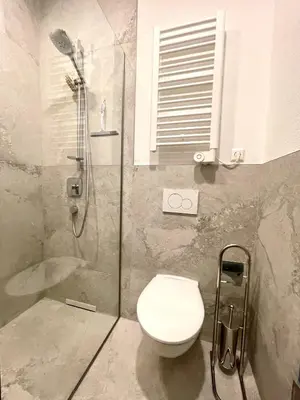 Ein Badezimmer in der Unterkunft Goldstadt Cozy Smart Suite - City Apartament Schlössle