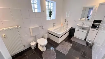 Ein Badezimmer in der Unterkunft Die Wohnung 1