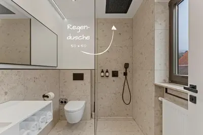Ein Badezimmer in der Unterkunft 1-2 Personen - Parkplatz - Fahrradgarage - Zentrum - Küche - Balkon - Klima