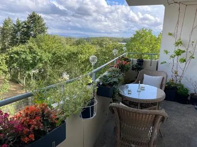 Ein Balkon oder eine Terrasse in der Unterkunft a private room in a shared apartment