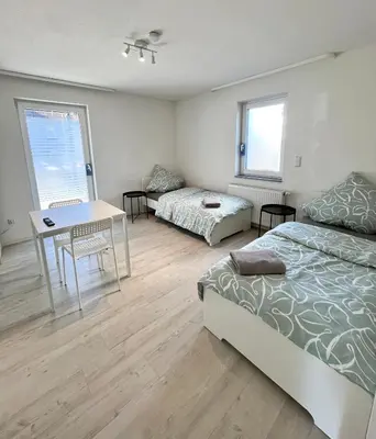 Ein Bett oder Betten in einem Zimmer der Unterkunft Ganze Wohnung - Küche - Balkon - Parkplatz - WLAN - bis zu 6 Personen