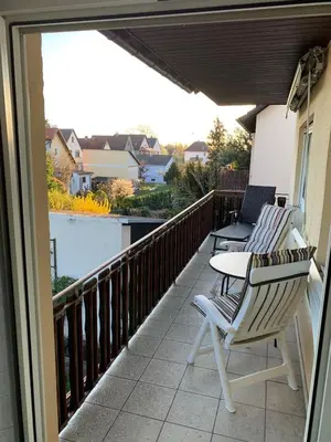 Ein Balkon oder eine Terrasse in der Unterkunft Cozy Apartment - 2 BR, Spacious Kitchen, Balcony, Top Location