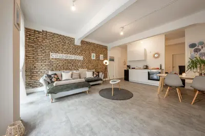 Ein Sitzbereich in der Unterkunft Loftdesign 7 Personen Boxspring Frankenthal Ludwigshafen BASF