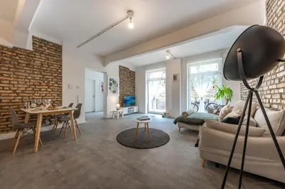 Ein Sitzbereich in der Unterkunft Loftdesign 7 Personen Boxspring Frankenthal Ludwigshafen BASF
