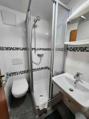 Ein Badezimmer in der Unterkunft City Rooms Rastatt