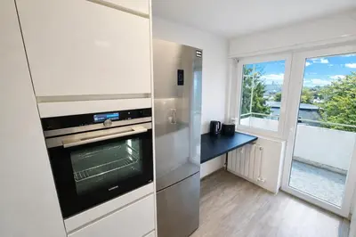Küche/Küchenzeile in der Unterkunft Moderne 3-Zi, King-Size Betten, Küche, Badewanne