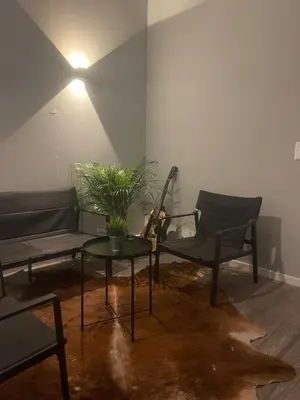 Ein Sitzbereich in der Unterkunft Unique loft for 8
