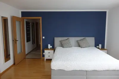 Ein Bett oder Betten in einem Zimmer der Unterkunft Fewo Anna - ruhig gelegen, mitten in der Natur, unmittelbar am Neckarsteig