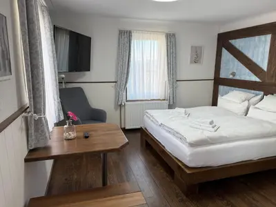 Ein Bett oder Betten in einem Zimmer der Unterkunft Hotel Schöne Aussicht renoviert