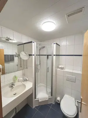 Ein Badezimmer in der Unterkunft Hotel Hubertus Gernsheim Rhein