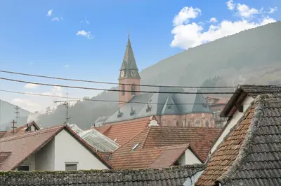 Ein allgemeiner Bergblick oder ein Berglick von der Ferienwohnung aus