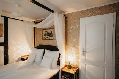Ein Bett oder Betten in einem Zimmer der Unterkunft Altes Häusle am Waschbach-Weintraube