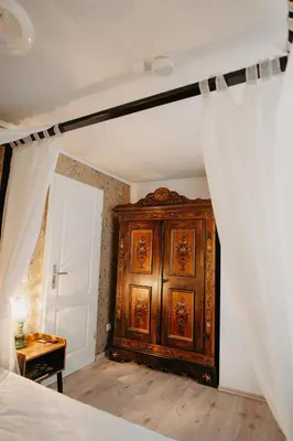 Ein Bett oder Betten in einem Zimmer der Unterkunft Altes Häusle am Waschbach-Weintraube