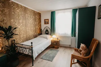 Ein Bett oder Betten in einem Zimmer der Unterkunft Altes Häusle am Waschbach-Weintraube