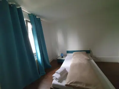 Ein Bett oder Betten in einem Zimmer der Unterkunft Privatzimmer an der Universitätsklinik Mainz