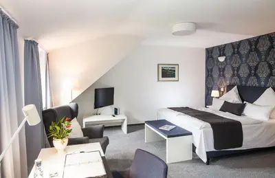 Ein Bett oder Betten in einem Zimmer der Unterkunft Hofgut Dippelshof Hotel- und Restaurant KG