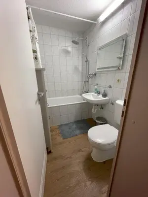 Ein Badezimmer in der Unterkunft A private room in a shared apartment