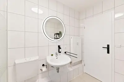 Ein Badezimmer in der Unterkunft Kingsize Bett, zwei Zimmer, Waschmaschine, Netflix