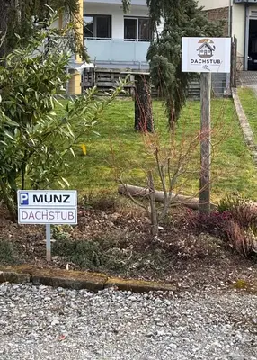 Ein Garten an der Unterkunft Dachstub