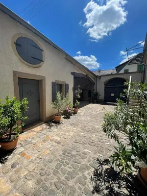 Das Gebäude in dem sich die Villa befindet