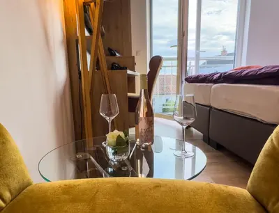 Ein Sitzbereich in der Unterkunft Hotel Restaurant Traube Kallstadt