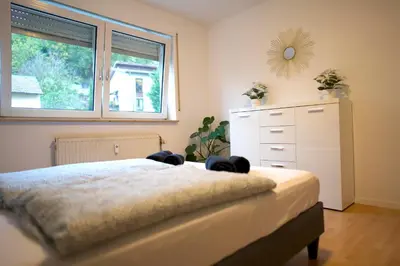 Ein Bett oder Betten in einem Zimmer der Unterkunft Modern und Gemütlich, Ferienwohnung mit Balkon und Netflix in Leimen WeHome Komfort