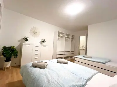 Ein Bett oder Betten in einem Zimmer der Unterkunft Modern und Gemütlich, Ferienwohnung mit Balkon und Netflix in Leimen WeHome Komfort