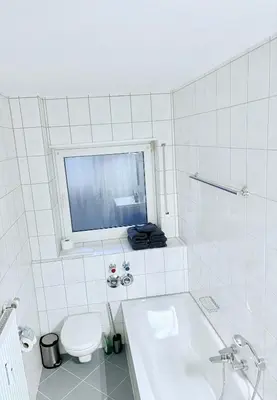 Ein Badezimmer in der Unterkunft RelaxStay - SkyView - Smart-TV - WiFi
