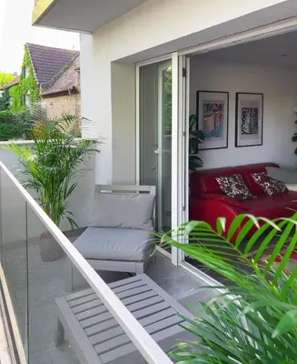 Ein Sitzbereich in der Unterkunft Waterfront Apartment am Main, 15 Min Frankfurt Airport, Terrasse, Free Parking