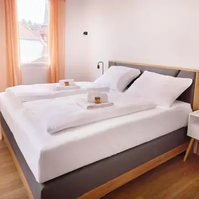 Design Apartment mit Kingsize-Betten & Balkon
