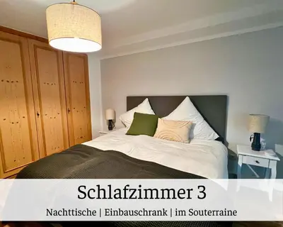 Ein Bett oder Betten in einem Zimmer der Unterkunft Ferienhaus Waldblick Heimbuchenthal - mit Kamin, Wintergarten und Terrasse