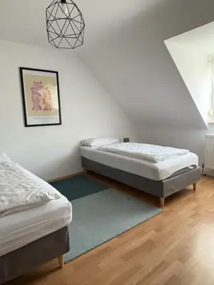 Ein Bett oder Betten in einem Zimmer der Unterkunft City Nest Ettlingen - nähe Wasenpark
