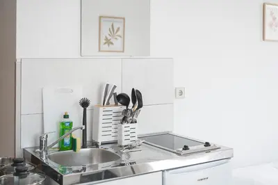 Küche/Küchenzeile in der Unterkunft Monteur Apartments Heilbronn City - LOW BUDGET, PARKING, WIFI, SMART TV NEW
