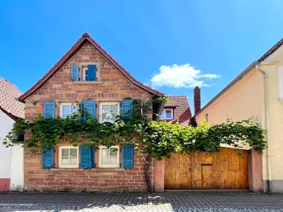 Das Gebäude in dem sich die Ferienwohnung befindet