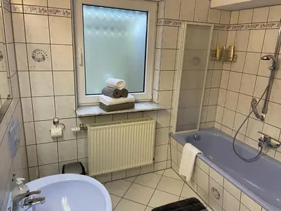 Ein Badezimmer in der Unterkunft Sonnige Südwohnung mit Terrasse, Badesee