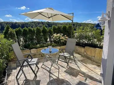Ein Balkon oder eine Terrasse in der Unterkunft Sonnige Südwohnung mit Terrasse, Badesee