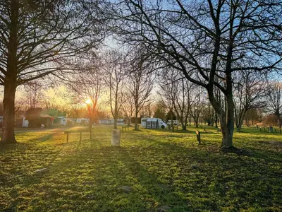 Ein Garten an der Unterkunft Camping Resort Rülzheim