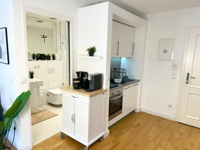 Küche/Küchenzeile in der Unterkunft BELLA - Business&Family Ap 5, 100m zum Konzerteingang Schloß, Parkplatz, SmartTV, Netflix, Waschmaschine,24h Checkin, 30qm