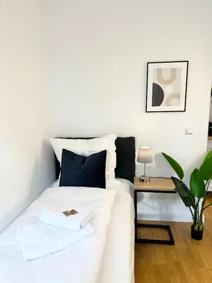 Ein Bett oder Betten in einem Zimmer der Unterkunft BELLA - Business&Family Ap 5, 100m zum Konzerteingang Schloß, Parkplatz, SmartTV, Netflix, Waschmaschine,24h Checkin, 30qm