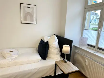 Ein Bett oder Betten in einem Zimmer der Unterkunft BELLA - Business&Family Ap 5, 100m zum Konzerteingang Schloß, Parkplatz, SmartTV, Netflix, Waschmaschine,24h Checkin, 30qm