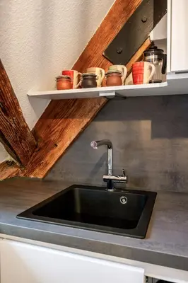 Küche/Küchenzeile in der Unterkunft LubuNest l Altstadt Stellplatz Blühendes Barock
