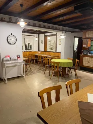 Ein Restaurant oder anderes Speiselokal in der Unterkunft Gaststätte Wiesengrund