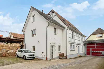 Das Gebäude in dem sich die Ferienwohnung befindet